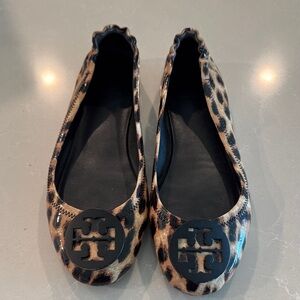 Tory Burch Leopard Print Logo Ballet Flats - Brown/Black